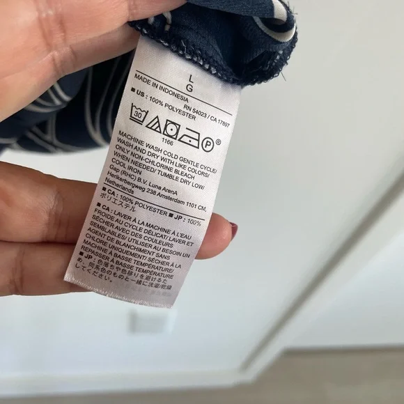 Contemporary Banana Republic top - Picture 6 of 6